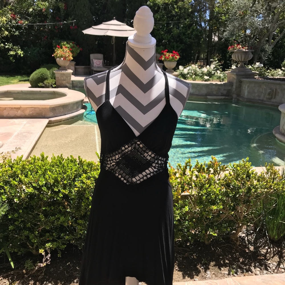 🌸Darling cut out black dress with zip back.